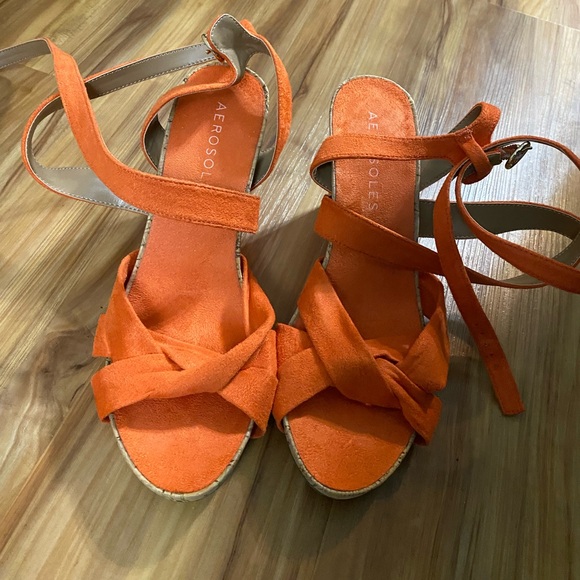 Spicy Orange Aerosoles Wedges - Picture 2 of 3